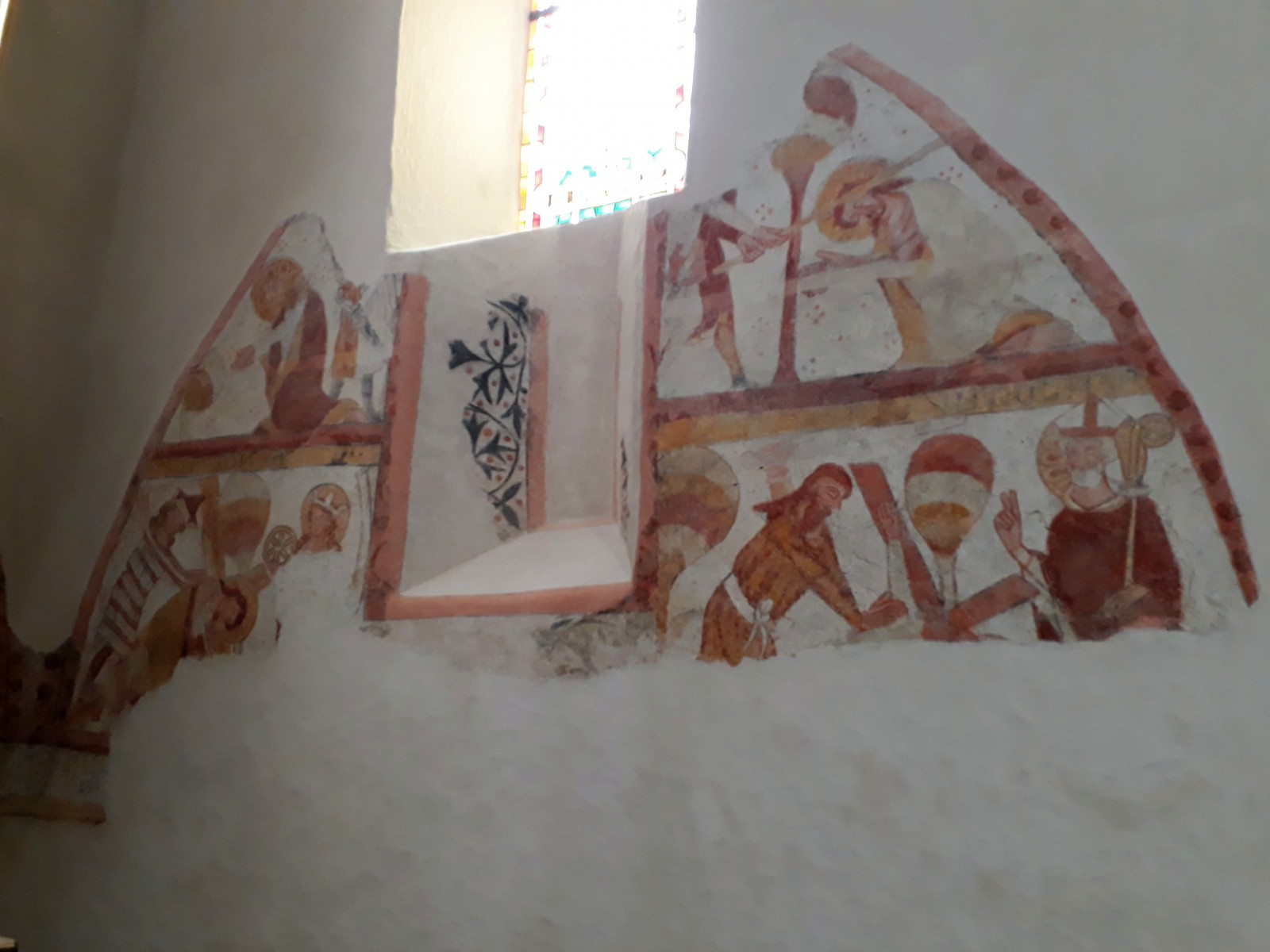 Strýčice - jižní stěna presbytáře